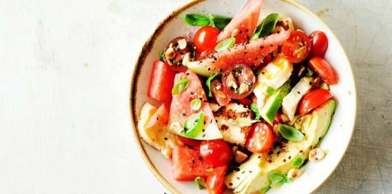 Salade tomates cerises, avocat et pastèque
